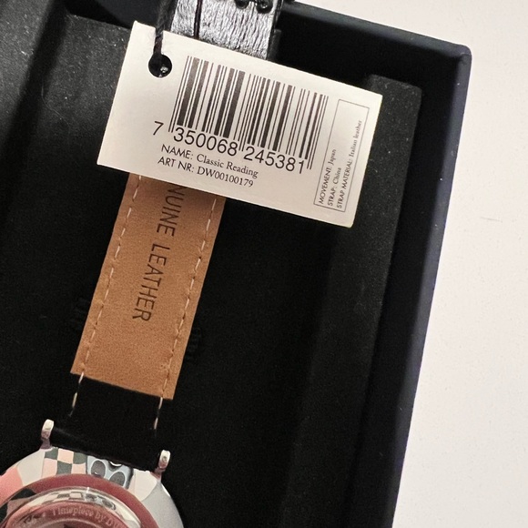 Women’s Daniel Wellington Watch - Picture 7 of 10